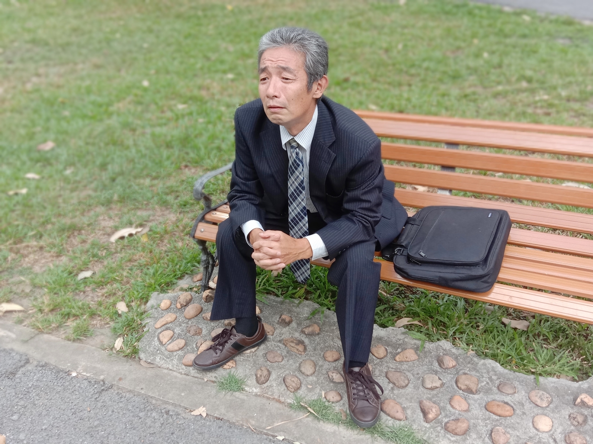 借金に悩むサラリーマン男性